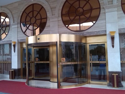 旋轉門首選廣東堅鋒JFMY，覆蓋華南所有城市售后服務無憂