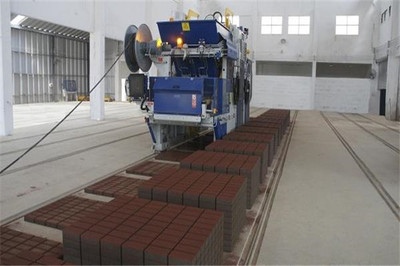 為什么說泉工混凝土磚機是行業(yè)內(nèi)的領(lǐng)軍者